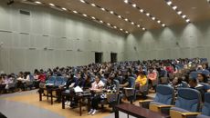 腹有诗书气自华——记郝云亮校长读书讲座