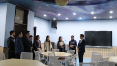 推进人文校园建设，加强校园文化宣传——苏州广电总台与江苏凤凰职业教育图书有限公司领导来校交流