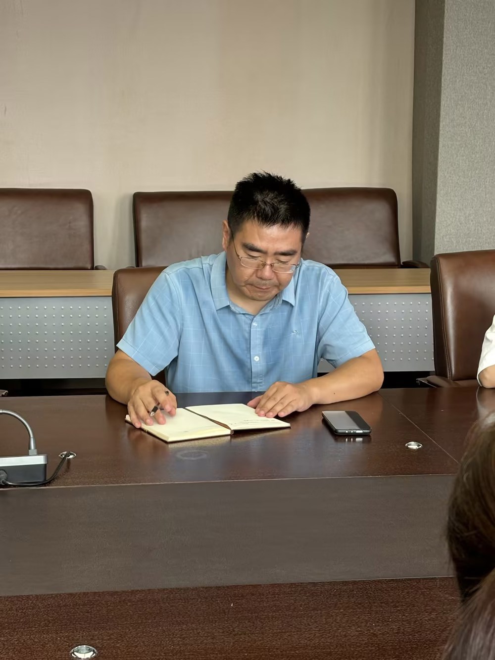 校党委委员陶华山同志(1)