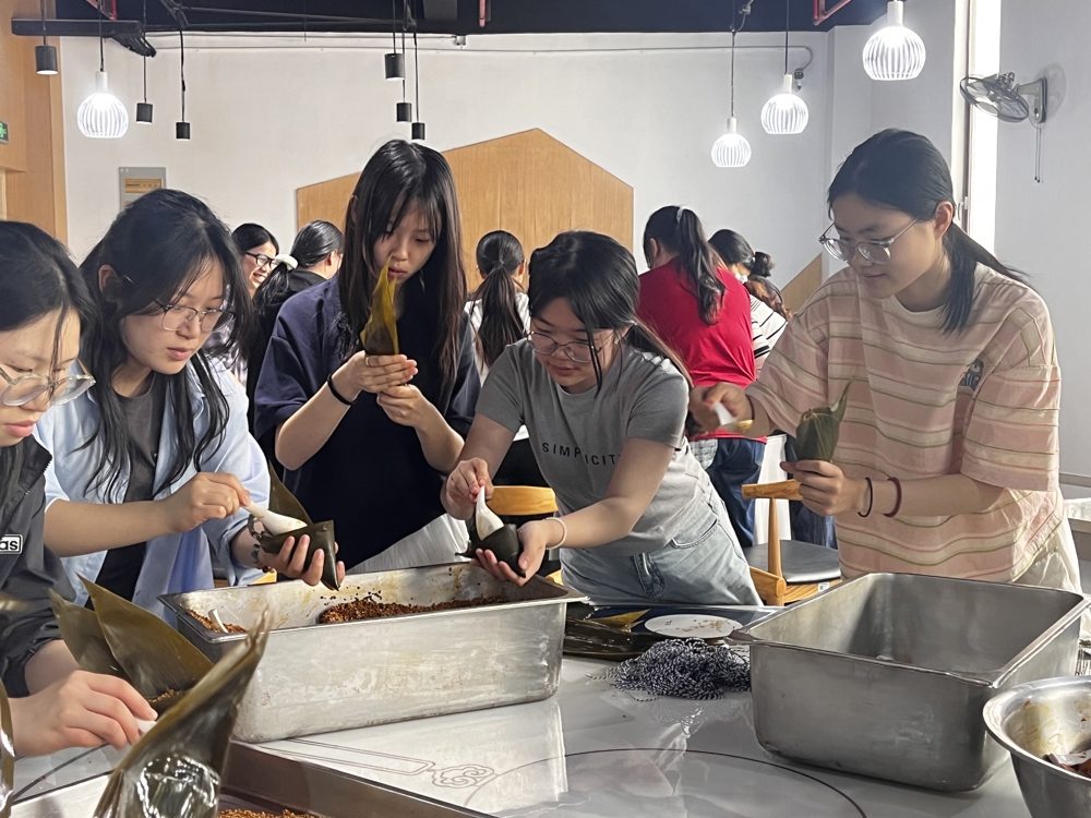 f5b8e468-93f7-445a-8bad-138fc31ff6b6