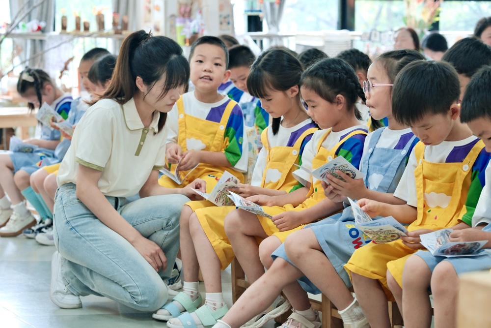 9大班语言《小房子》