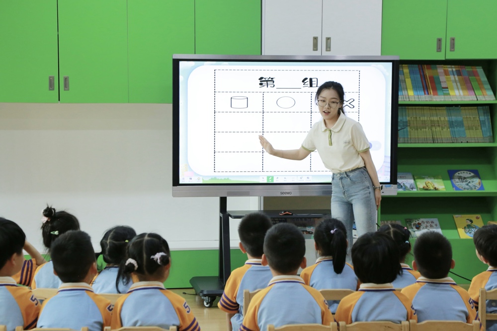 10 中班科学《立体停车库》