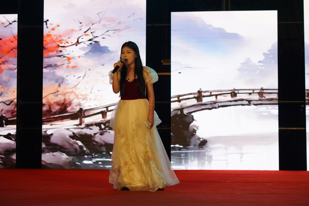 独唱：《相思》 &nbsp; &nbsp; &nbsp; 表演者：高雨彤 