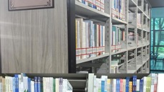 图书馆新设立“健康养老”“人工智能”专题书架