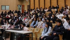 图书资料中心举办读书节传统文化传习系列之 “七弦为益友，两耳是知音”古琴非遗公开课